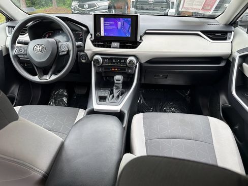 Used 2025 Toyota RAV4 XLE AWD/4WD image 14