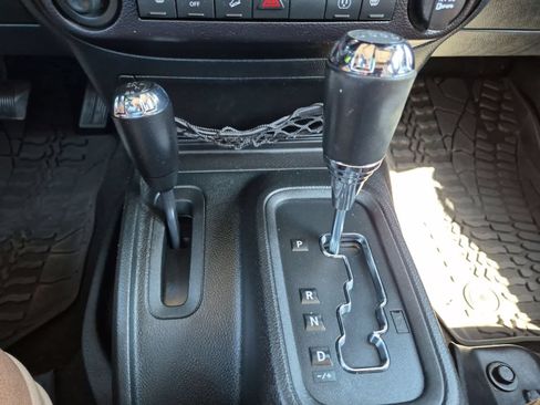 Used 2016 Jeep Wrangler Unlimited Sahara AWD/4WD image 31