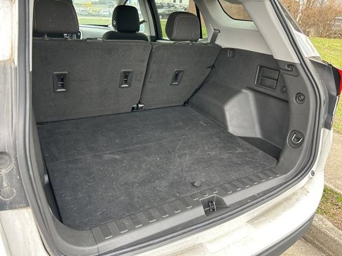 Used 2021 GMC Terrain SLE w/ Driver Convenience Package image 13