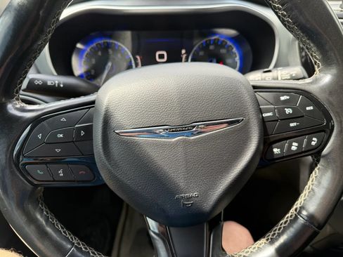 Used 2019 Chrysler Pacifica Touring-L Plus FWD image 16