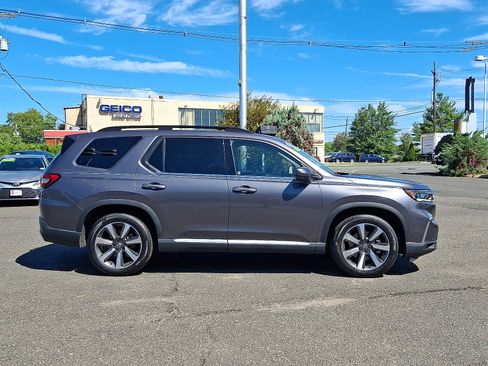 Used 2023 Honda Pilot Elite image 8