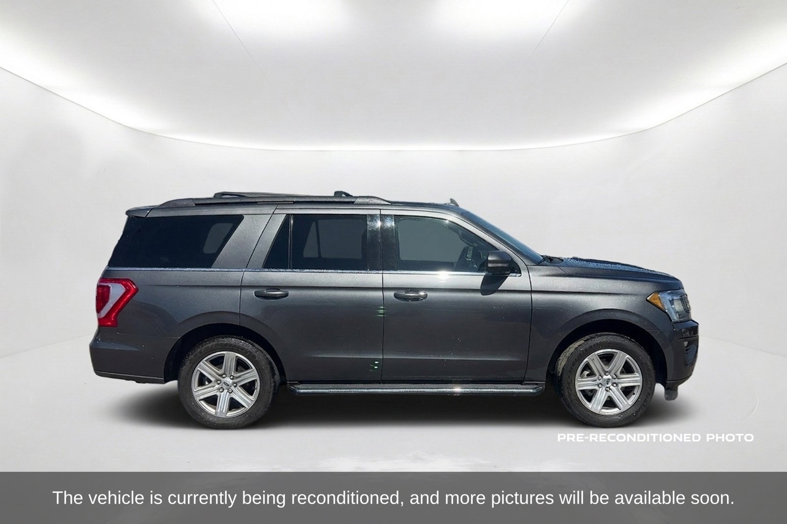Used 2020 Ford Expedition XLT w/ Equipment Group 202A RWD image 4