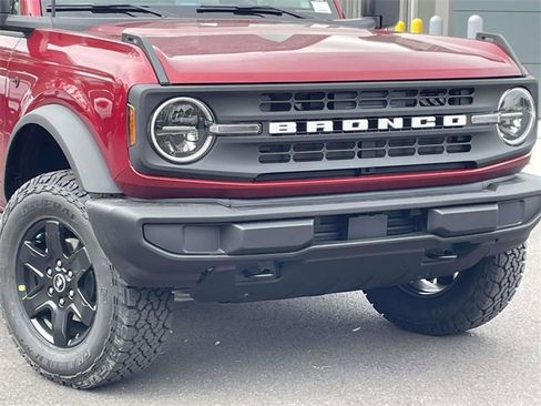 New 2025 Ford Bronco 4-Door image 2