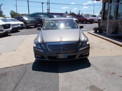 Used 2010 Mercedes-Benz E 350 4MATIC Sedan image 9