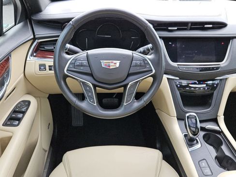 Used 2019 Cadillac XT5 Premium Luxury image 9