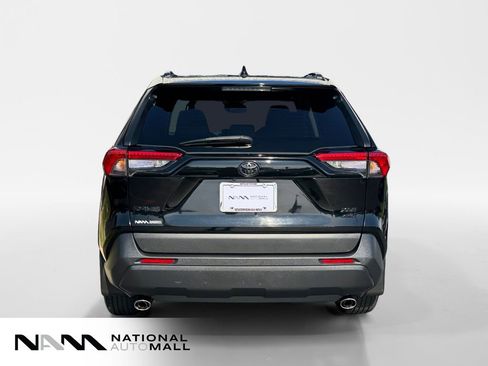 Used 2021 Toyota RAV4 XLE w/ Convenience Package AWD/4WD image 4