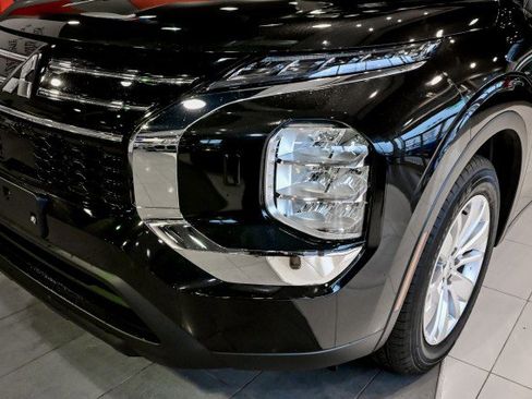 Used 2025 Mitsubishi Outlander ES image 9