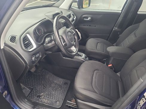 Used 2018 Jeep Renegade Latitude w/ Cold Weather Group image 10