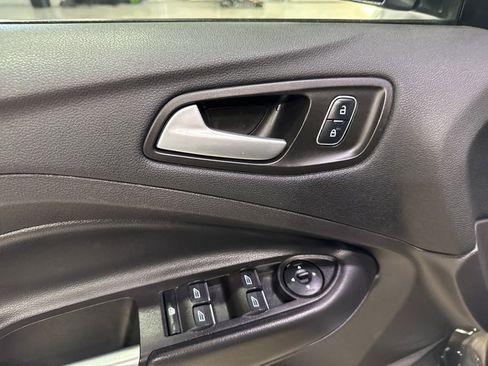 Used 2017 Ford Escape SE w/ SE Leather Comfort Package image 28