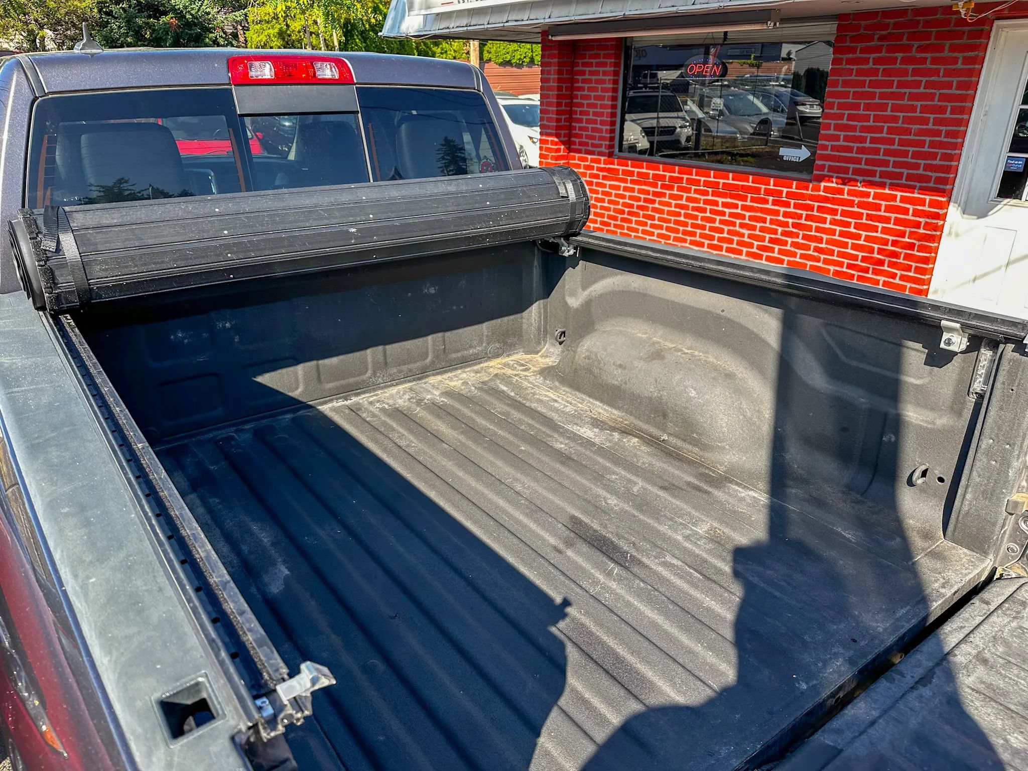 Used 2018 RAM 1500 Laramie w/ Convenience Group AWD/4WD image 47