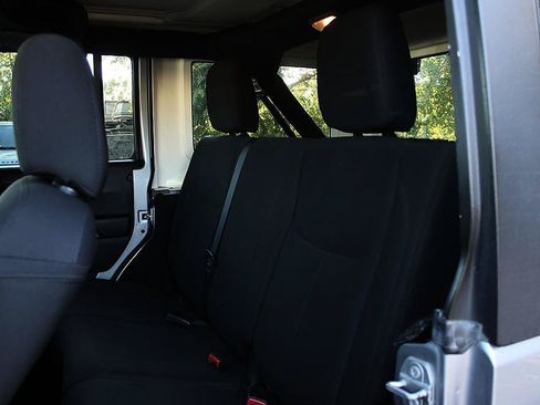 Used 2018 Jeep Wrangler Unlimited Sport w/ Connectivity Group AWD/4WD image 11