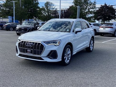 Certified 2025 Audi Q3 2.0T Premium Plus w/ Premium Plus Package image 9