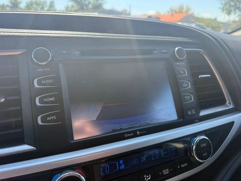 Used 2015 Toyota Highlander XLE AWD/4WD image 2