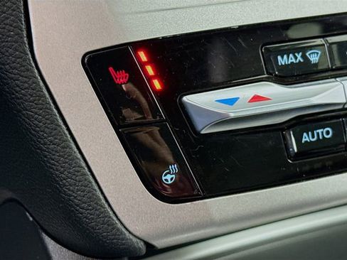 Used 2022 Ford Explorer XLT w/ Equipment Group 202A image 20