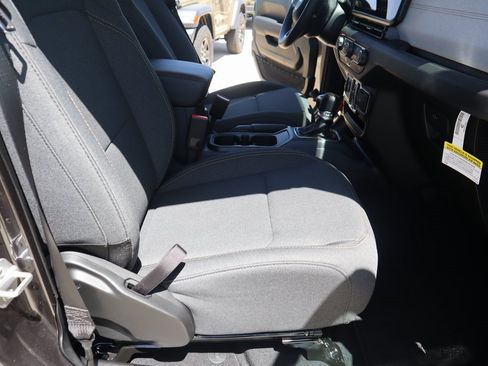 New 2025 Jeep Gladiator Sport image 12