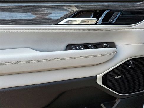 Used 2022 Jeep Wagoneer Series III w/ Premium Group I image 16