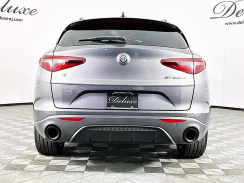 Used 2022 Alfa Romeo Stelvio Veloce image 5