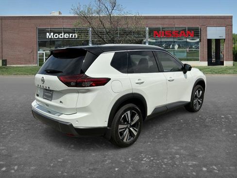 Certified 2025 Nissan Rogue SL w/ SL Premium Package FWD image 4