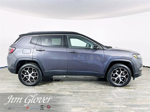 Used 2024 Jeep Compass Limited image 8