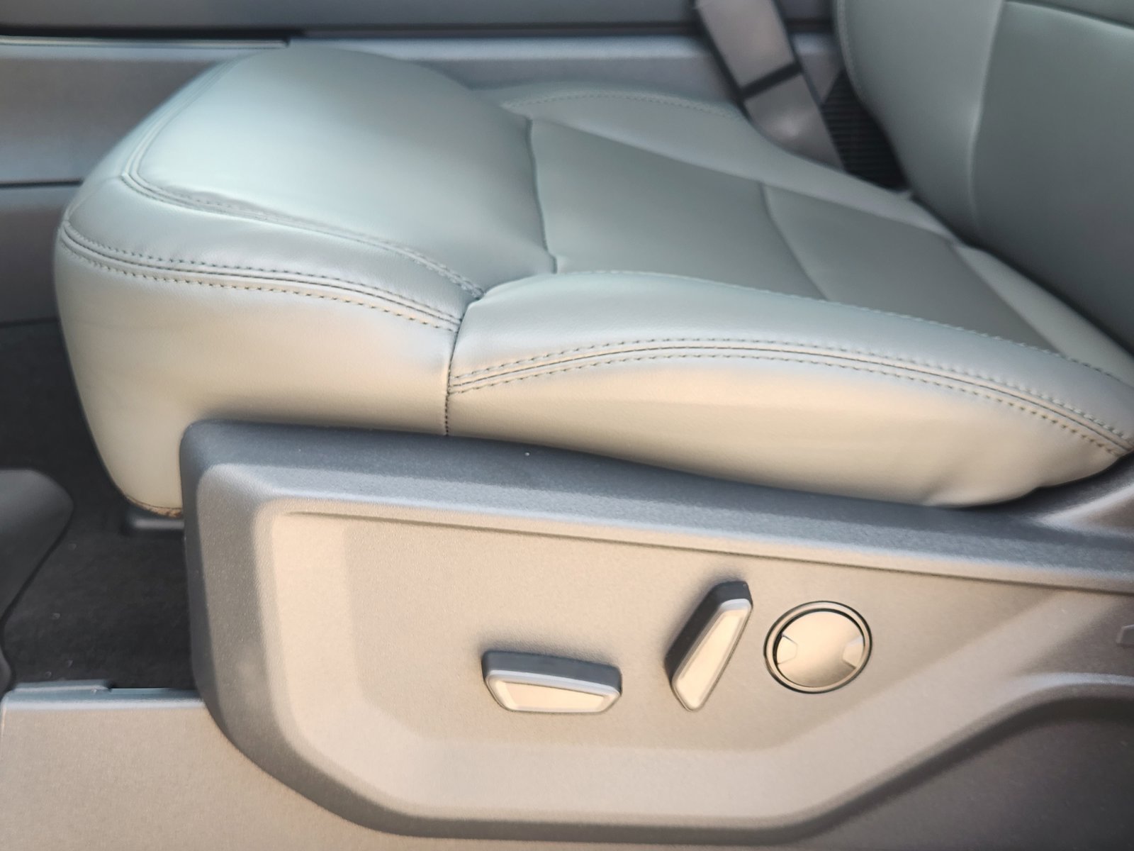 New 2026 Ford Expedition Active RWD image 21