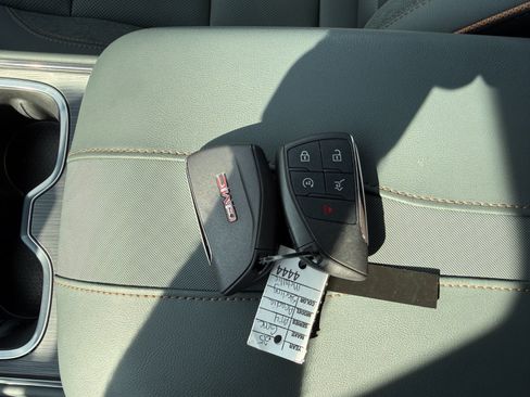 Used 2025 GMC Acadia AT4 AWD/4WD image 40