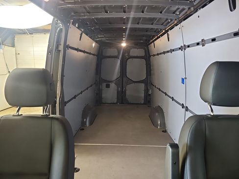 Used 2024 Mercedes-Benz Sprinter 2500 image 24