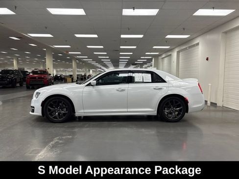 Used 2023 Chrysler 300 S w/ Comfort Group RWD image 4