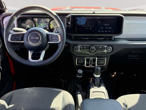 Used 2025 Jeep Wrangler Sahara AWD/4WD image 7