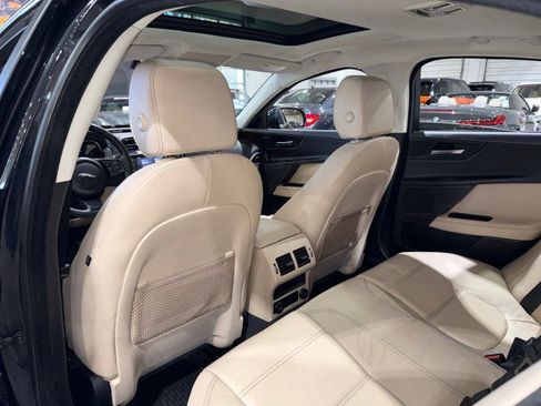 Used 2017 Jaguar XE Prestige image 11