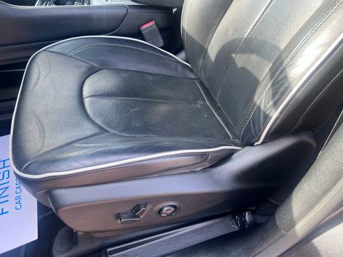 Used 2022 Chrysler Pacifica Limited w/ S Appearance Package FWD image 22