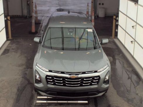 Used 2026 Chevrolet Equinox LT FWD image 2
