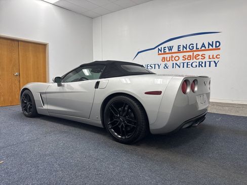 Used 2007 Chevrolet Corvette Convertible w/ Preferred Equipment Group RWD image 2