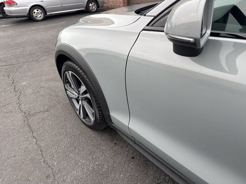 Used 2025 Volvo V60 B5 Cross Country Plus image 32