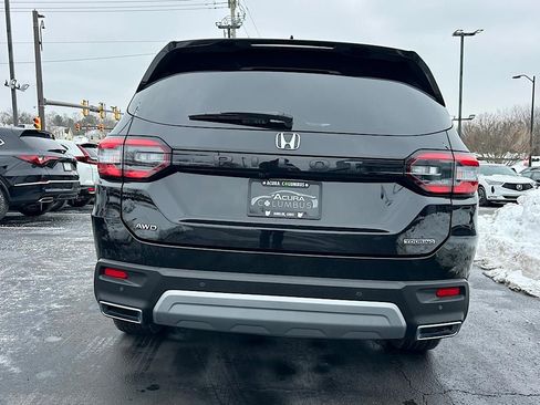 Used 2023 Honda Pilot Touring image 9