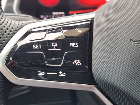 Used 2024 Volkswagen Tiguan SE R-Line image 23