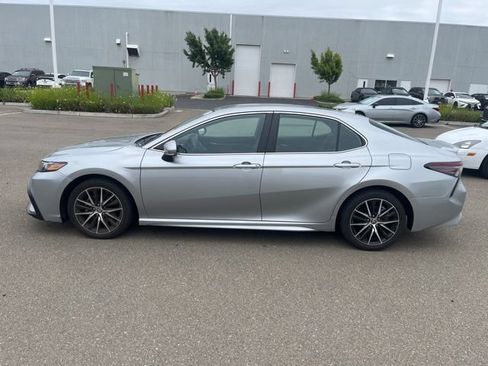 Used 2023 Toyota Camry SE FWD image 8