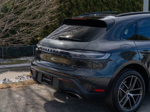 Certified 2025 Porsche Macan image 13