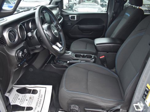 Used 2023 Jeep Wrangler Unlimited Rubicon 4xe w/ Cold Weather Group AWD/4WD image 25