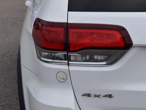 Used 2022 Jeep Grand Cherokee Laredo X image 6