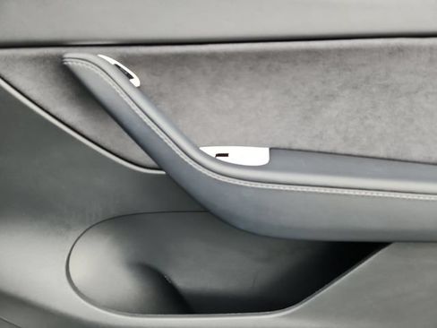 Used 2021 Tesla Model Y Long Range AWD/4WD image 16