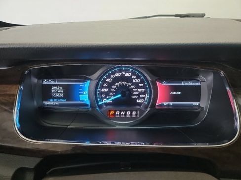 Used 2017 Ford Taurus Limited FWD image 18
