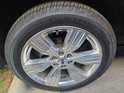 Used 2023 Ford Expedition Max Platinum AWD/4WD image 5