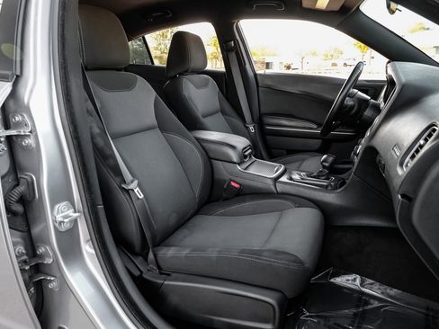 Used 2018 Dodge Charger SXT image 41