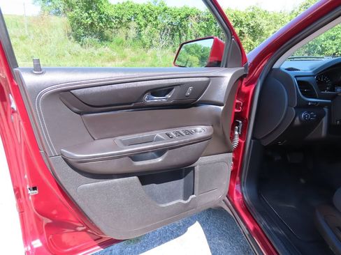 Used 2015 Chevrolet Traverse LT w/ Style and Technology Package FWD image 21
