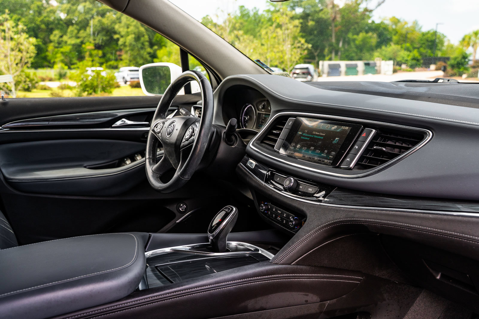 Used 2018 Buick Enclave Premium FWD image 12