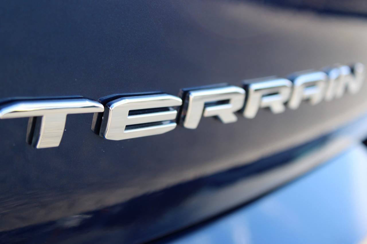 Used 2023 GMC Terrain SLE w/ Driver Convenience Package AWD/4WD image 8