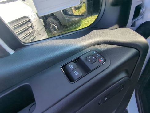 Used 2025 Mercedes-Benz Sprinter 2500 image 9