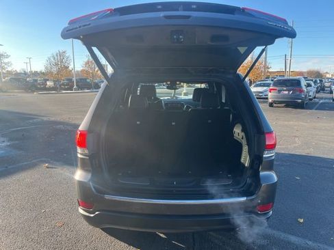 Used 2017 Jeep Grand Cherokee Limited image 10