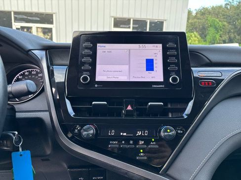 Used 2024 Toyota Camry SE image 17