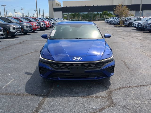 Used 2025 Hyundai Elantra SEL FWD image 3